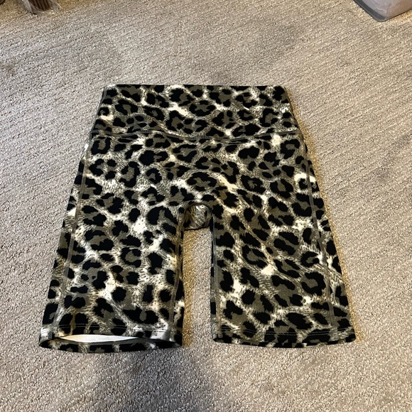 NWOT: Zenana boutique compression biker shorts W: is 12 unstretched - Picture 1 of 4